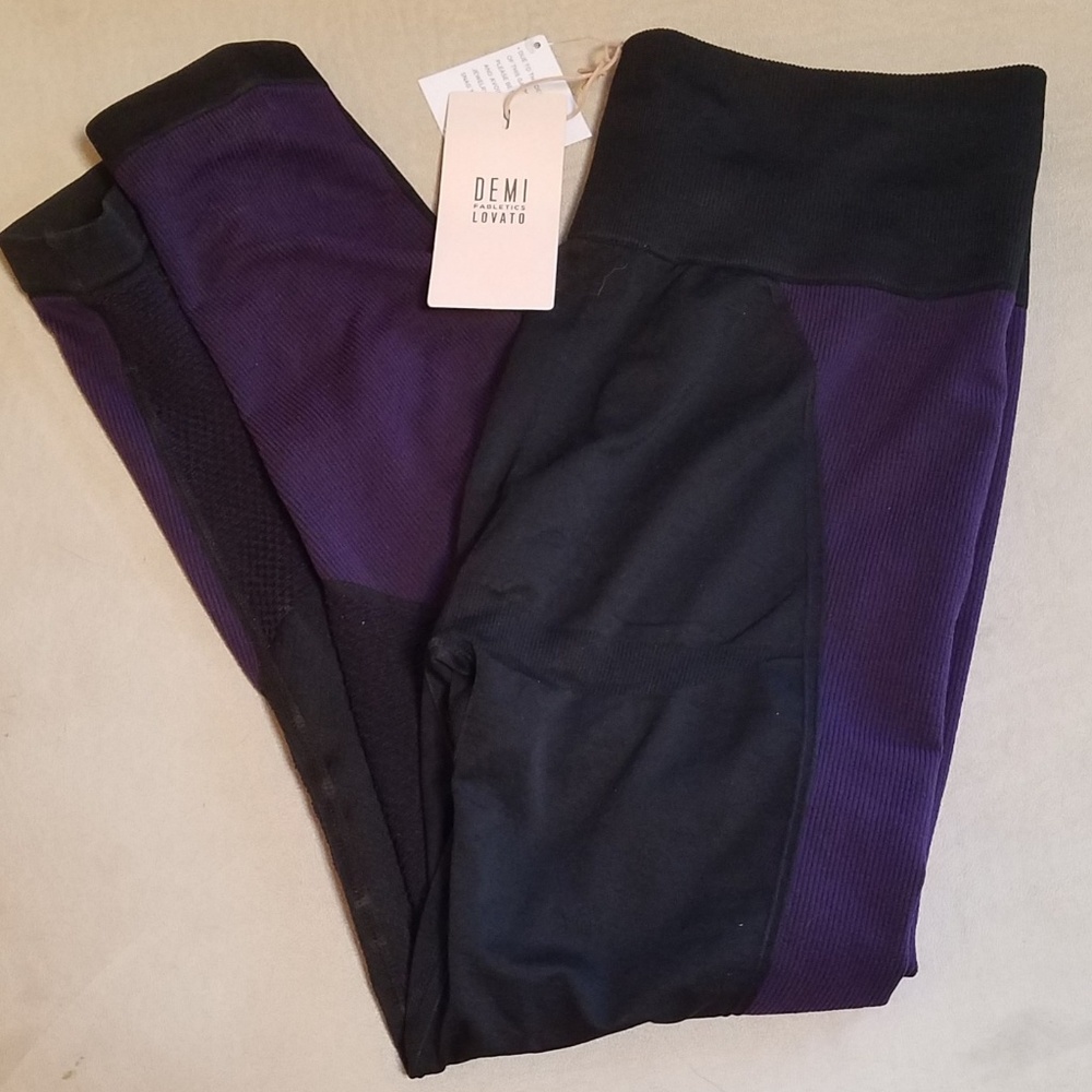 Fabletics Seamless High-Waisted Statement Legging